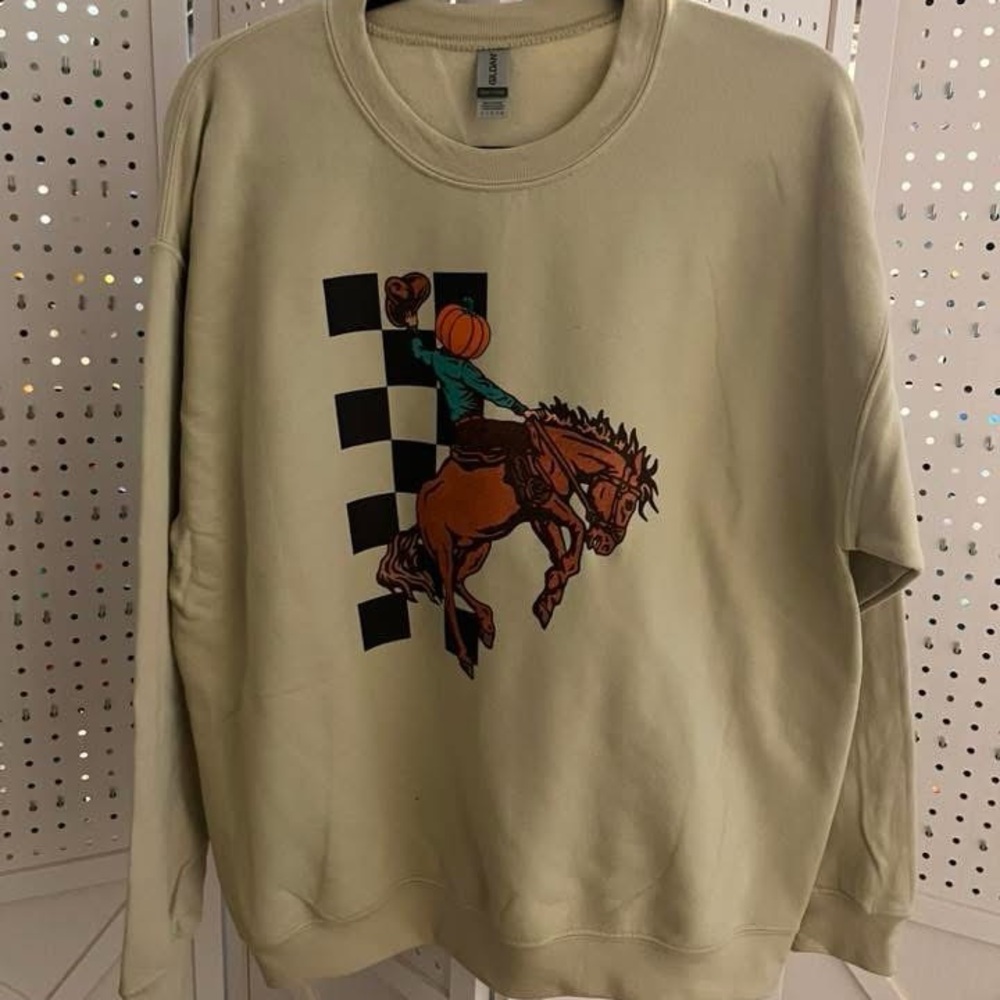 Gildan Graphic Cream Sweater